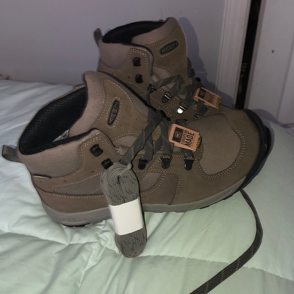 Brand new Keen hiking boots